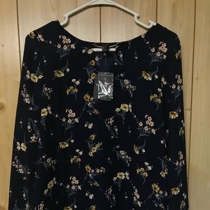 Long sleeve floral top, size: M, never worn.